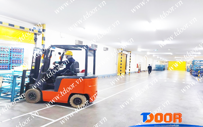 Cửa Tốc Độ Cao Kho Đông