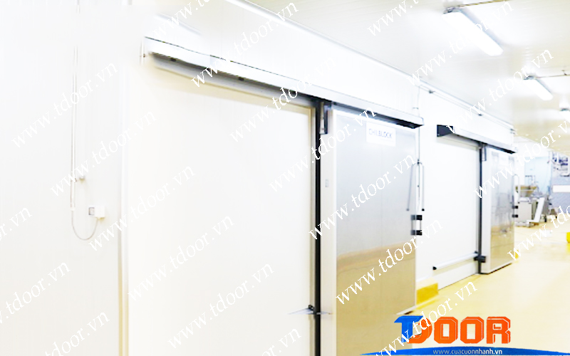 Cửa Tốc Độ Cao Kho Đông